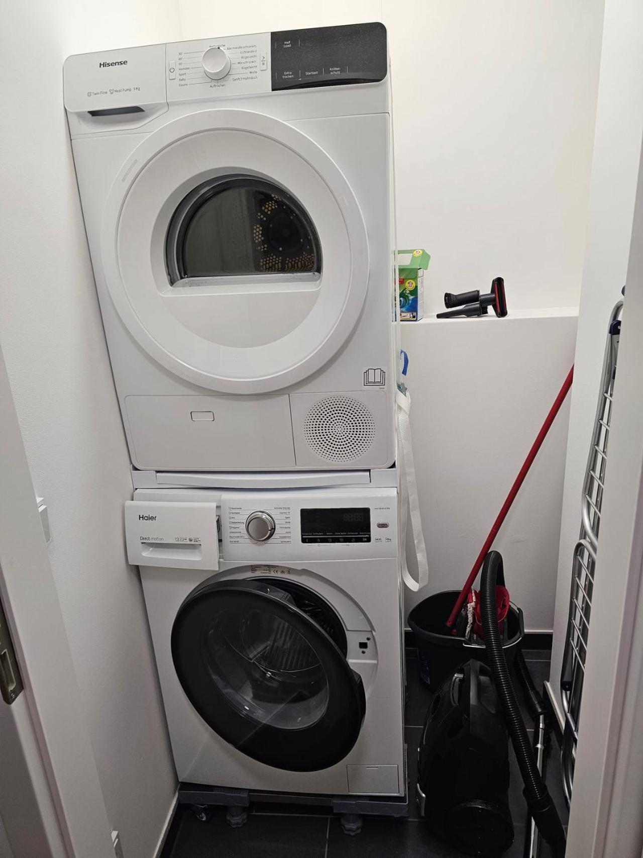 3 2 Bathrooms 2 Toilets New Center Of Underground Parking Space Contactless Self Check-in