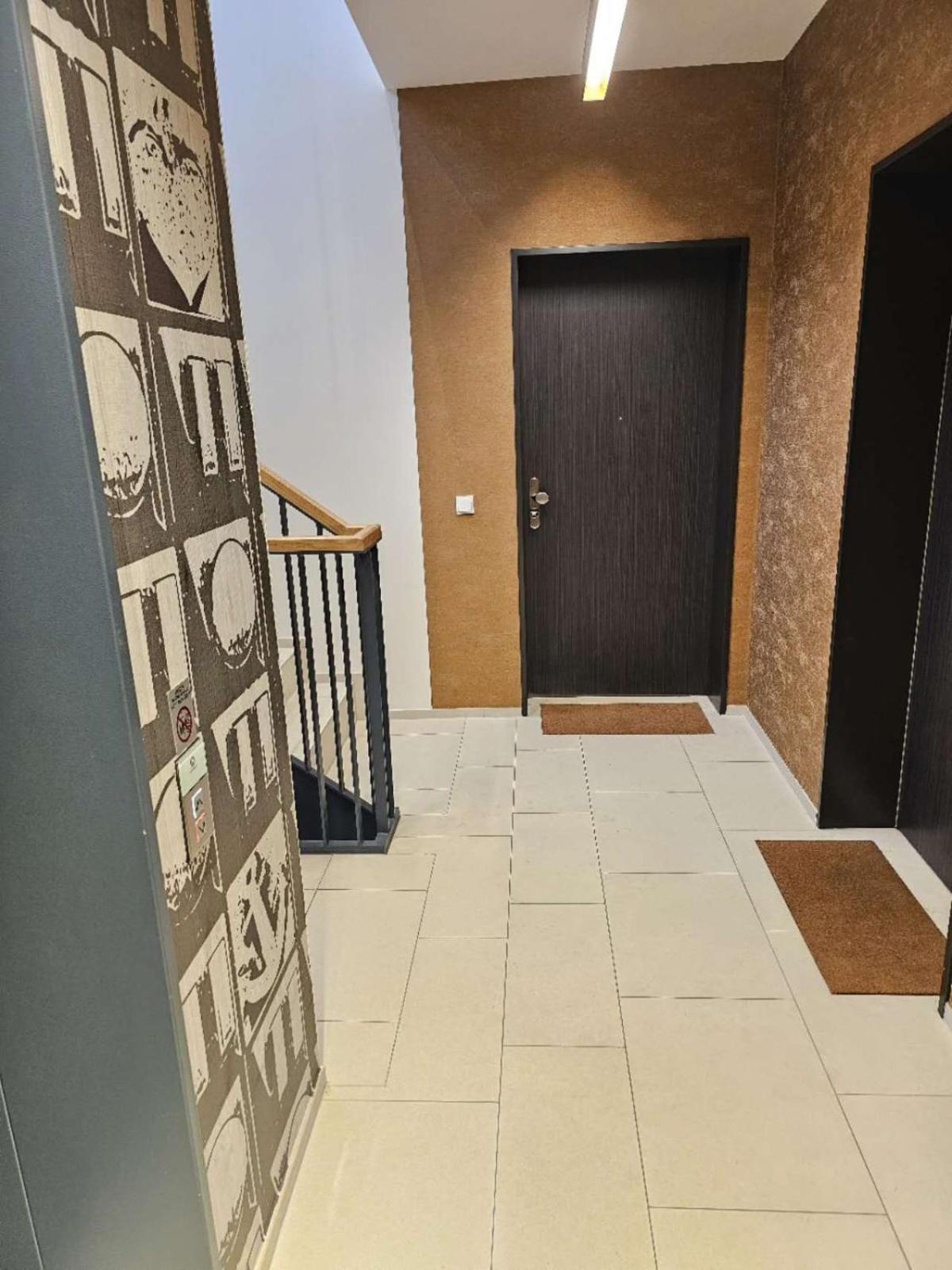 3 2 Bathrooms 2 Toilets New Center Of Underground Parking Space Contactless Self Check-in Apartment Düsseldorf