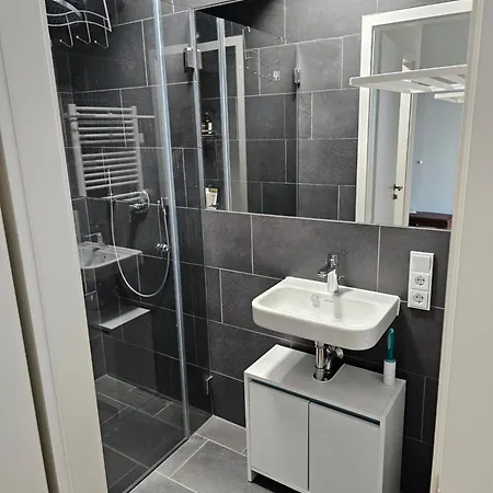 3 2 Bathrooms 2 Toilets New Center Of Underground Parking Space Contactless Self Check-in Appartement *