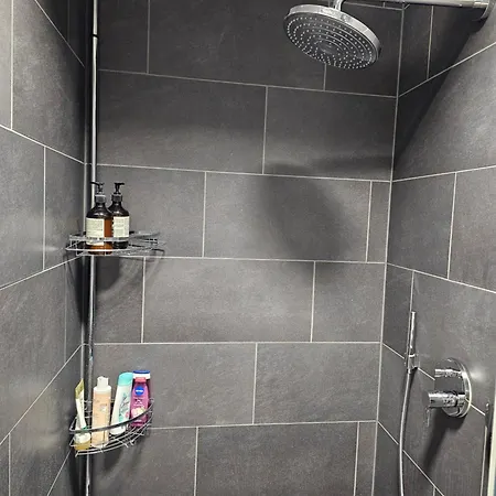 Appartement 3 2 Bathrooms 2 Toilets New Center Of Underground Parking Space Contactless Self Check-in Düsseldorf
