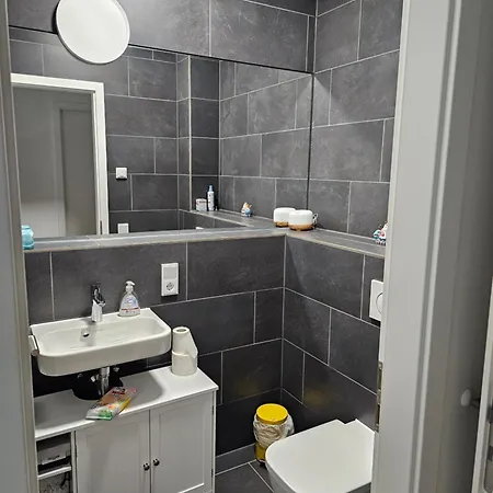 3 2 Bathrooms 2 Toilets New Center Of Underground Parking Space Contactless Self Check-in Appartement Düsseldorf