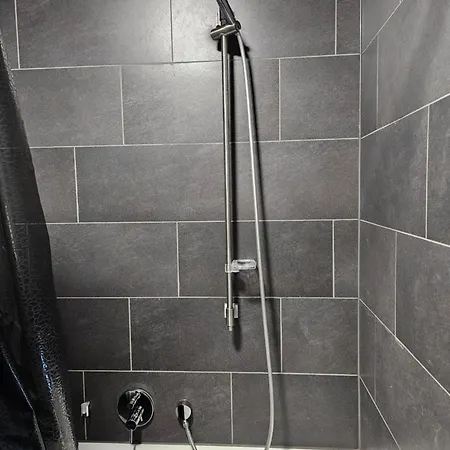 Appartement 3 2 Bathrooms 2 Toilets New Center Of Underground Parking Space Contactless Self Check-in Düsseldorf