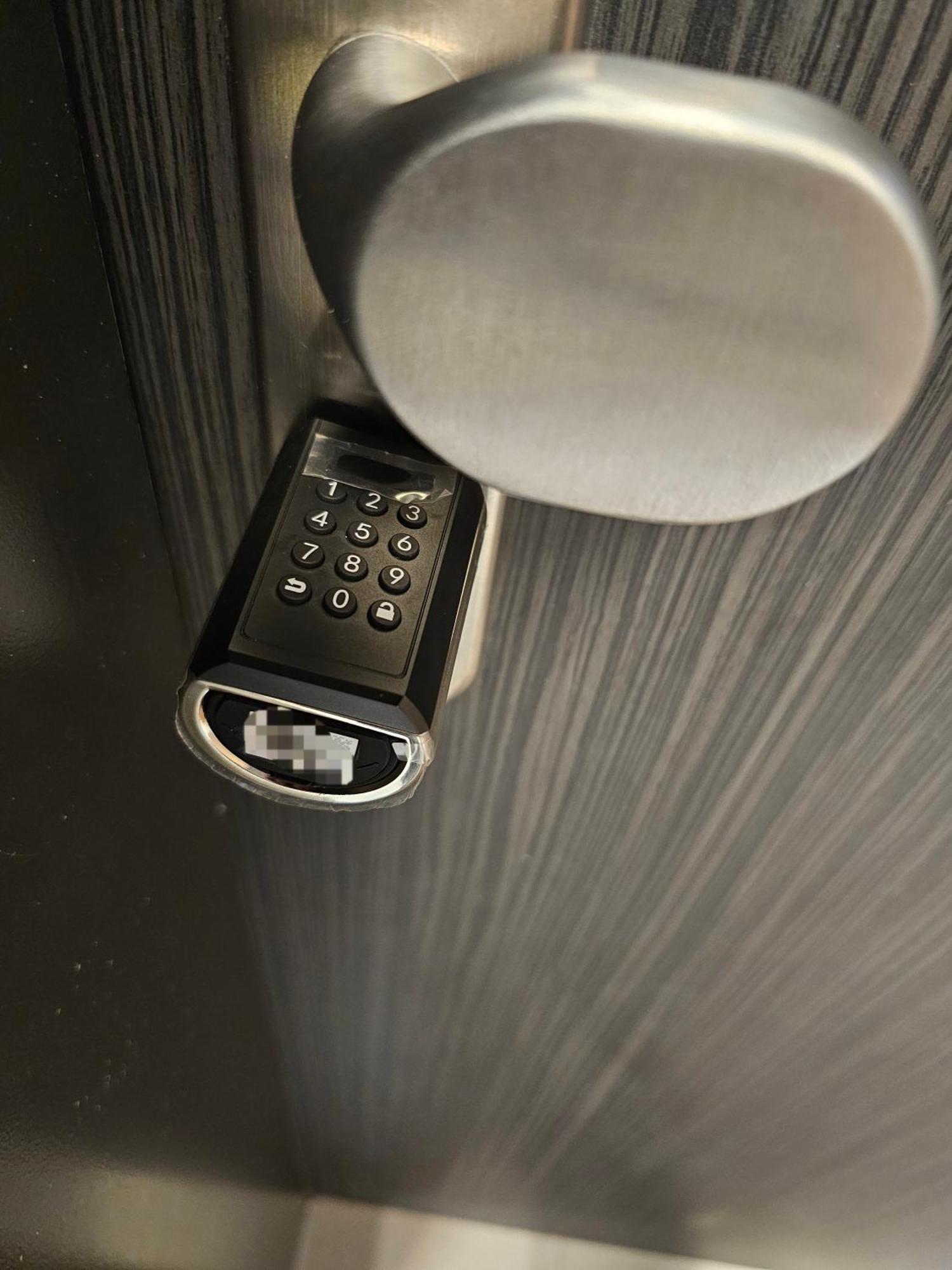 3 2 Bathrooms 2 Toilets New Center Of Underground Parking Space Contactless Self Check-in Appartement Düsseldorf