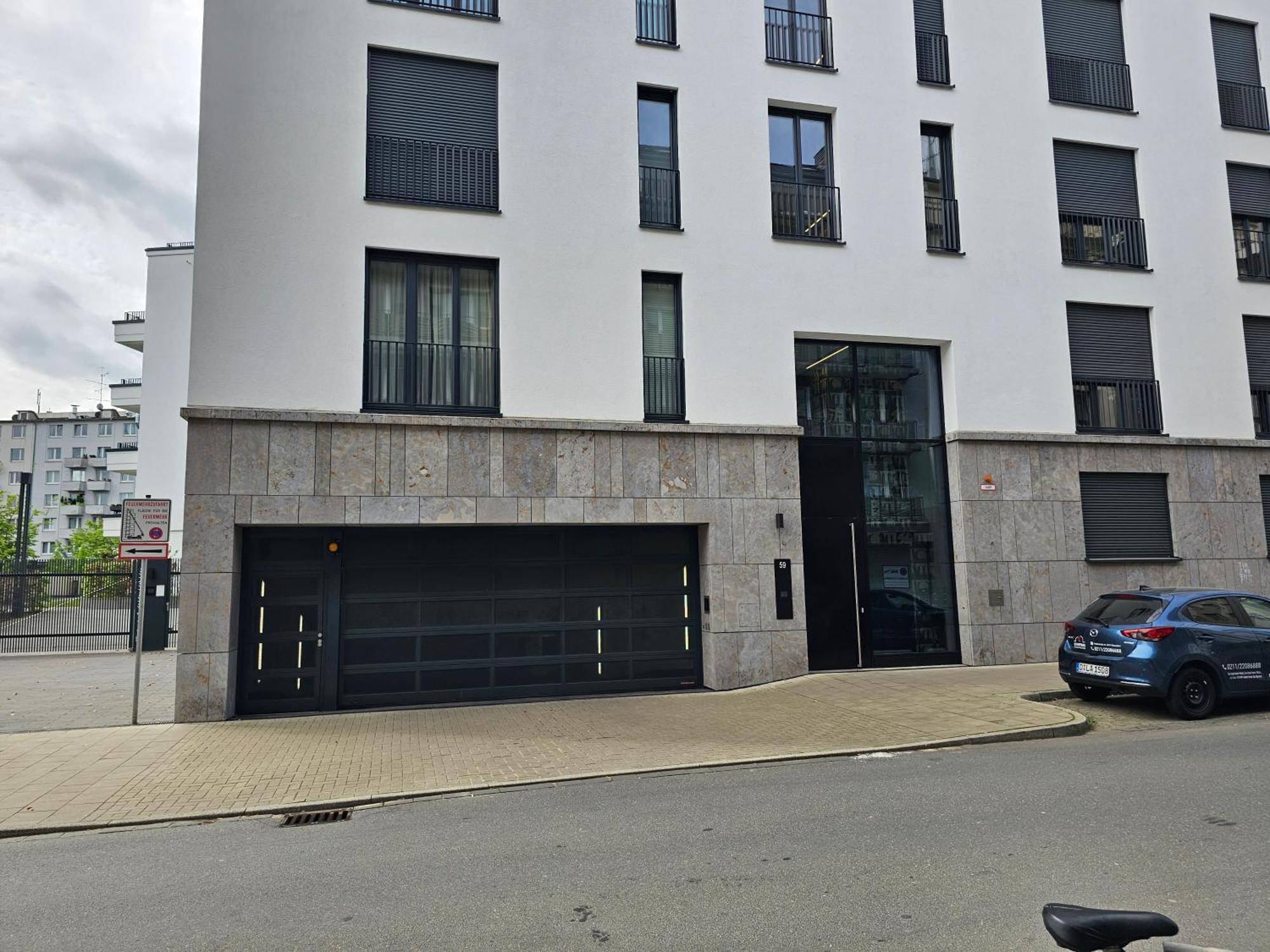 3 2 Bathrooms 2 Toilets New Center Of Underground Parking Space Contactless Self Check-in * Düsseldorf