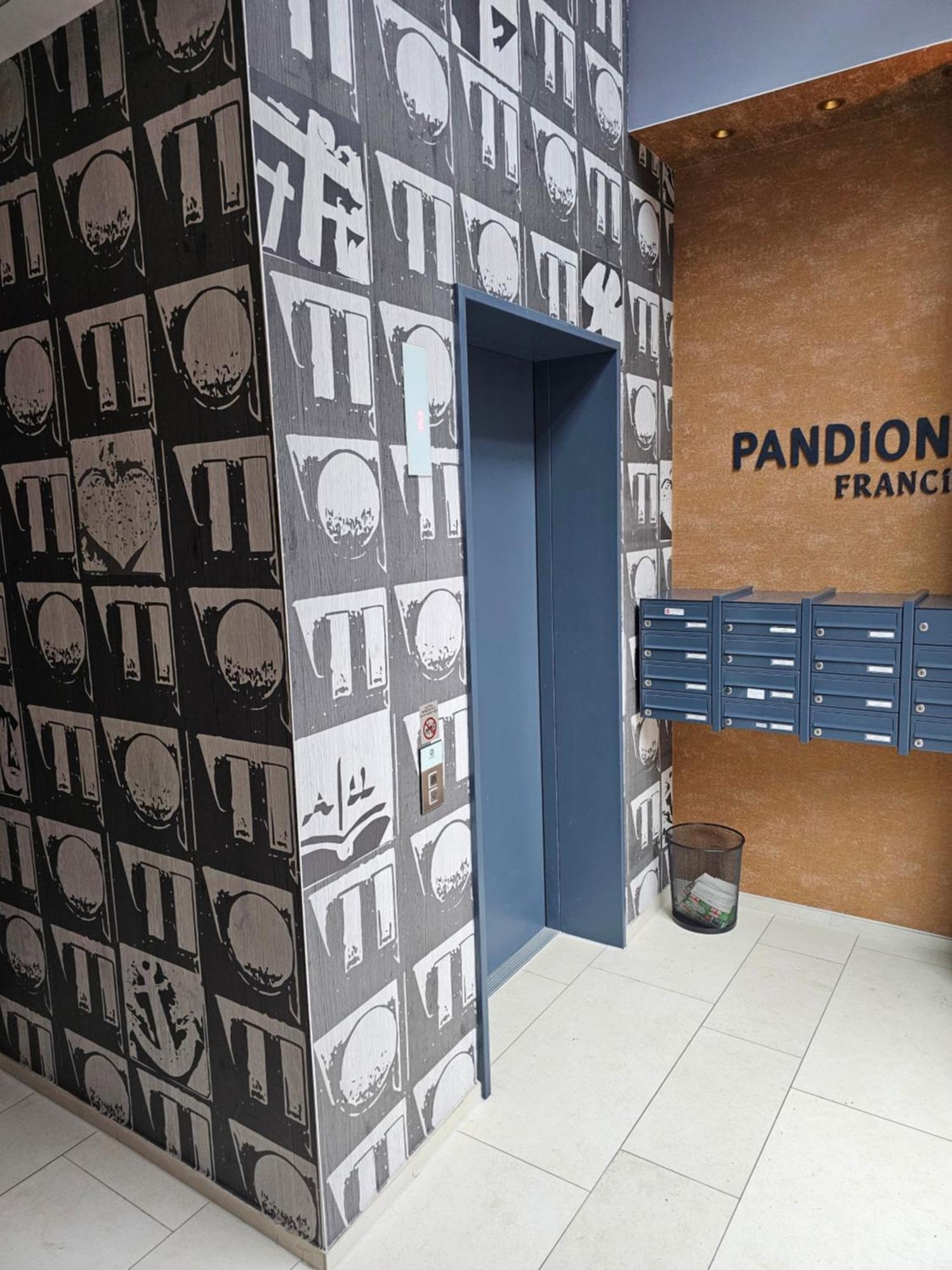 3 2 Bathrooms 2 Toilets New Center Of Underground Parking Space Contactless Self Check-in * Düsseldorf