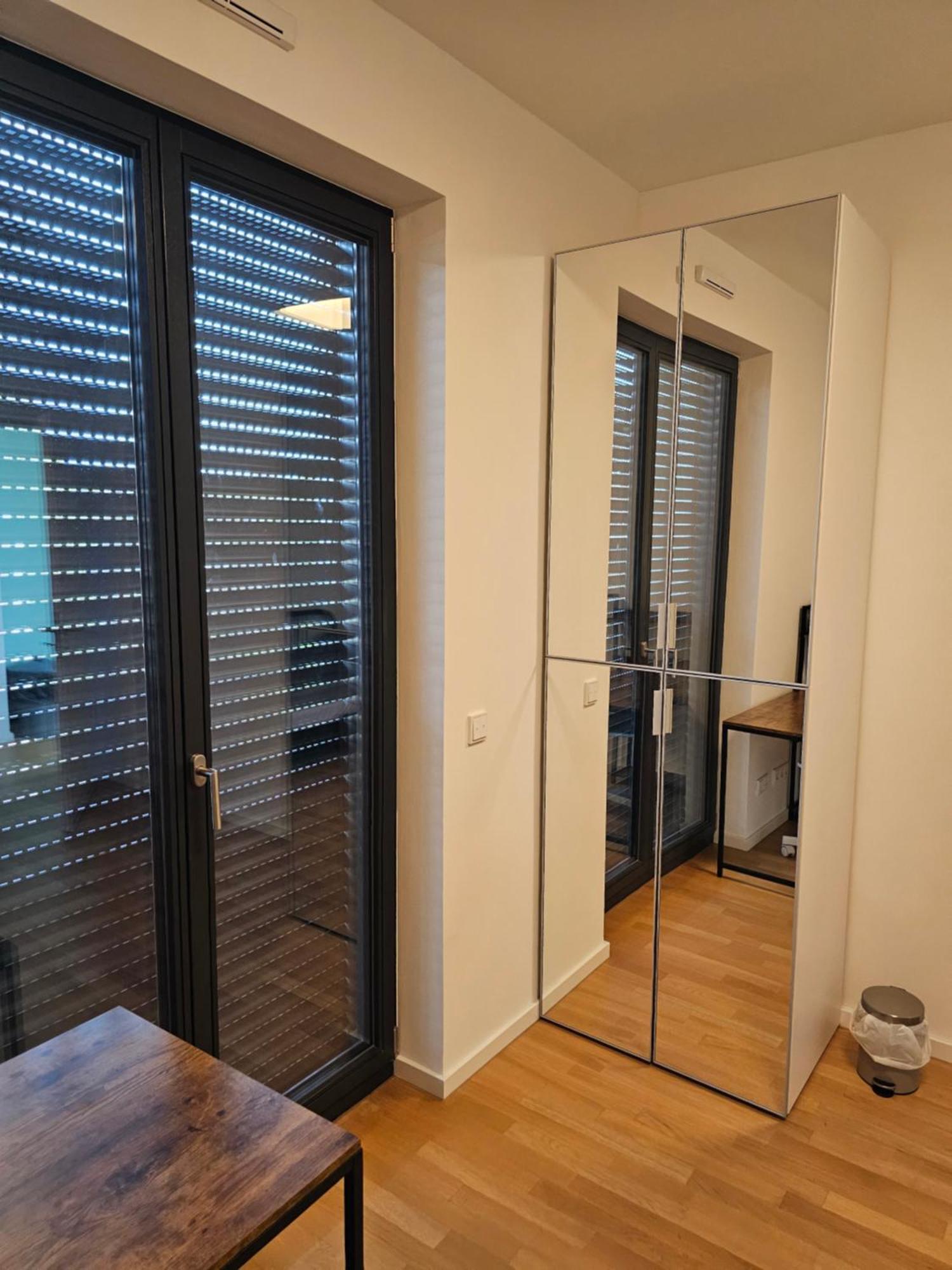 Appartement 3 2 Bathrooms 2 Toilets New Center Of Underground Parking Space Contactless Self Check-in Düsseldorf