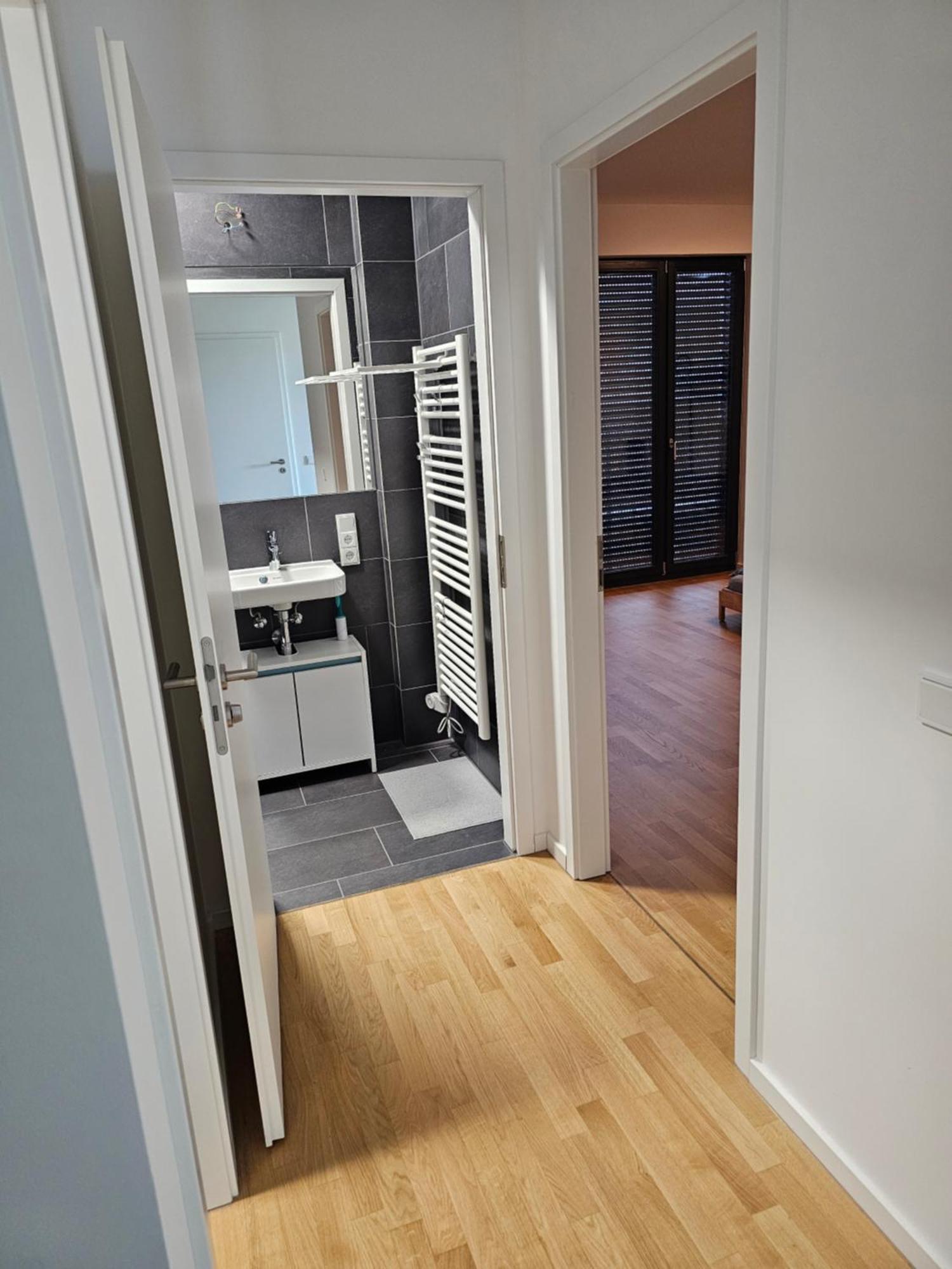 3 2 Bathrooms 2 Toilets New Center Of Underground Parking Space Contactless Self Check-in Appartement