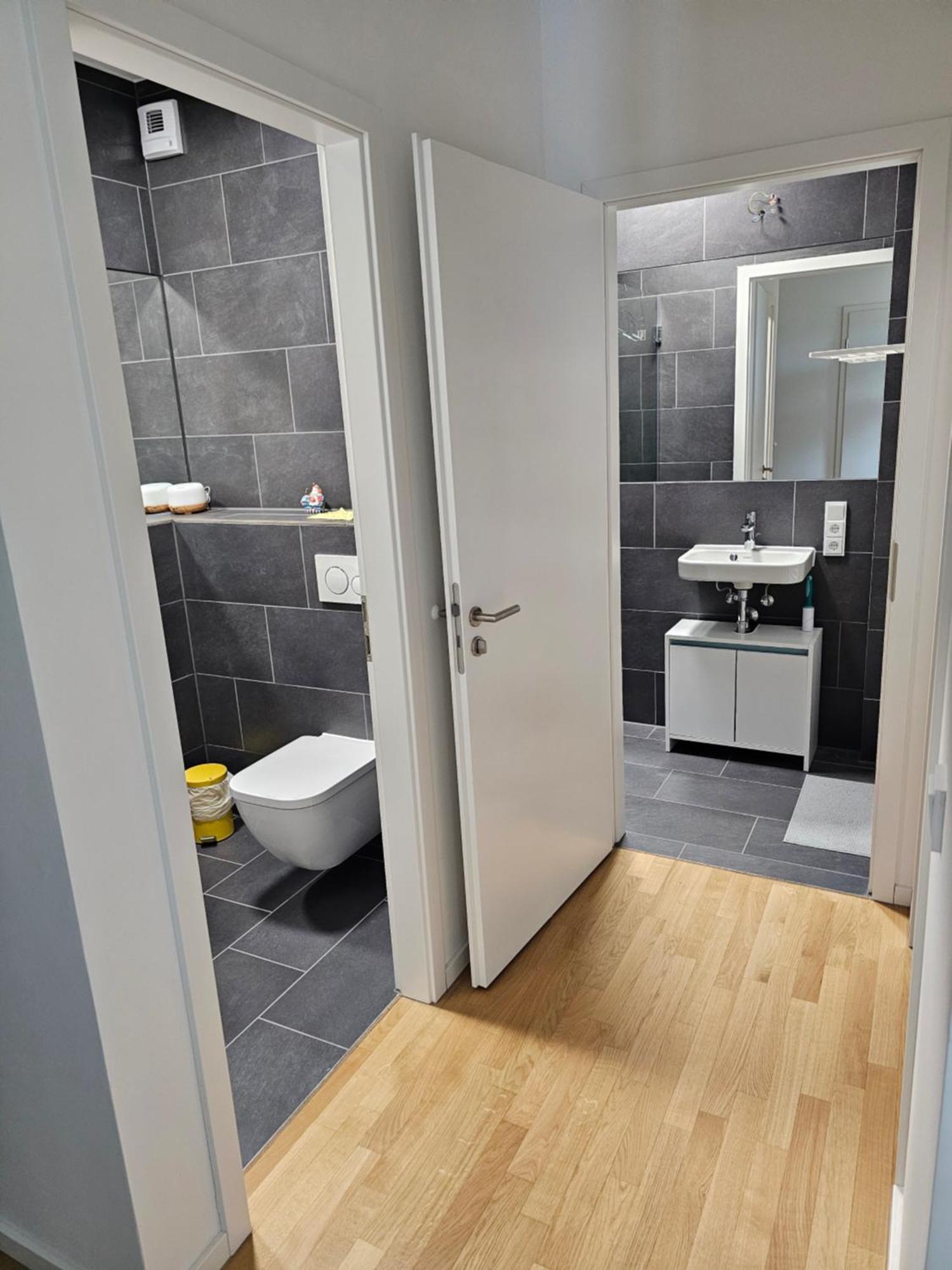 3 2 Bathrooms 2 Toilets New Center Of Underground Parking Space Contactless Self Check-in