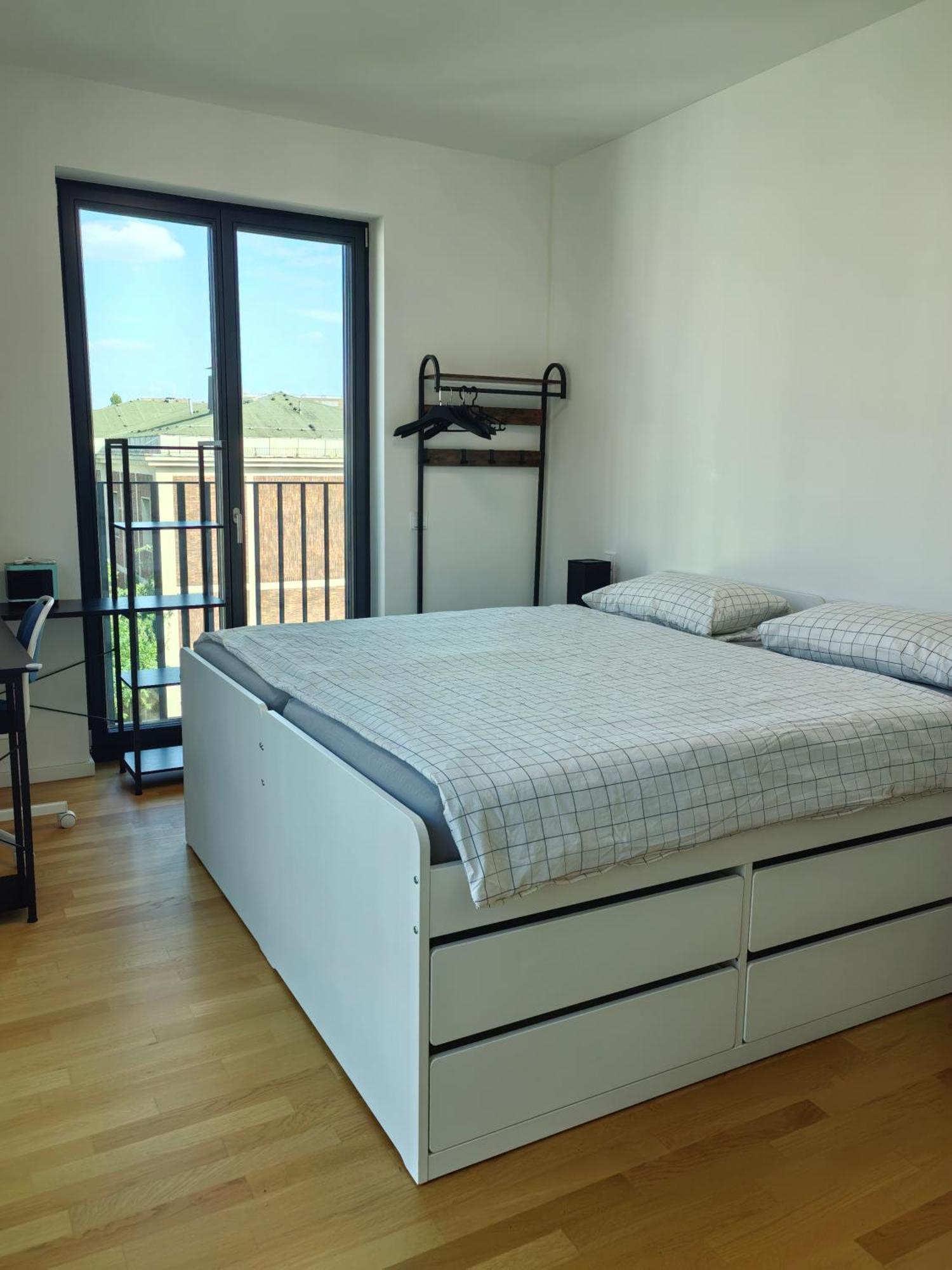 3 2 Bathrooms 2 Toilets New Center Of Underground Parking Space Contactless Self Check-in Appartement